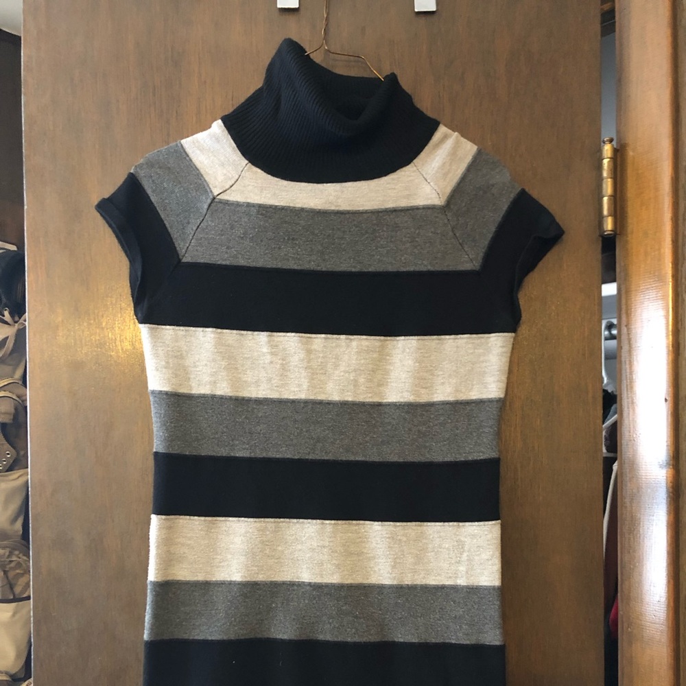 Black and gray tunic style sweater